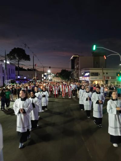 Procissão reúne milhares de fiéis em Laranjeiras do Sul e emociona comunidade na Sexta-feira Santa